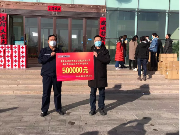 【眾志成城戰(zhàn)勝疫情】你們?cè)谇盀槲覀冋陲L(fēng)擋雨，這點(diǎn)心意請(qǐng)收下！大愛(ài)雄關(guān)我們一起前行