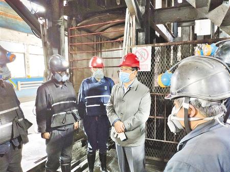 林鐸在平?jīng)稣{(diào)研指導(dǎo)疫情防控和生產(chǎn)恢復(fù)時(shí)強(qiáng)調(diào) 分類(lèi)施策精準(zhǔn)防控 積極推動(dòng)生產(chǎn)恢復(fù) 確保實(shí)現(xiàn)全省經(jīng)濟(jì)社會(huì)發(fā)展目標(biāo)任務(wù)