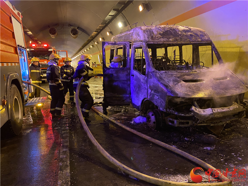 【微視頻】爭(zhēng)分奪秒！蘭州龔家灣消防救援站隧道內(nèi)搶救防疫物資