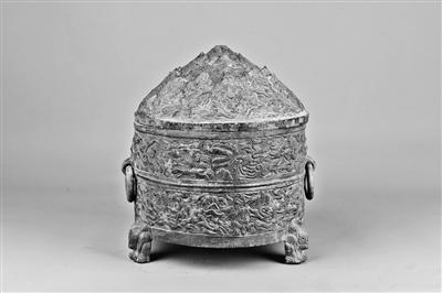 平?jīng)霾┥缴w神獸紋銅樽，東漢人向往過(guò)上神仙生活的印跡