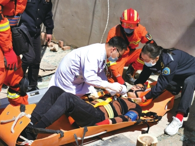 5·12全國防災(zāi)減災(zāi)日 筑牢防災(zāi)減災(zāi)防火墻 蘭州新區(qū)舉行地震救援實戰(zhàn)演習