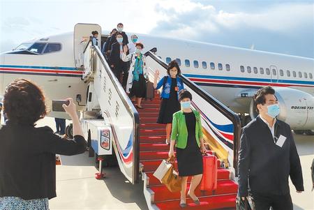 不負(fù)重托 履職盡責(zé) ——住甘全國政協(xié)委員抵京