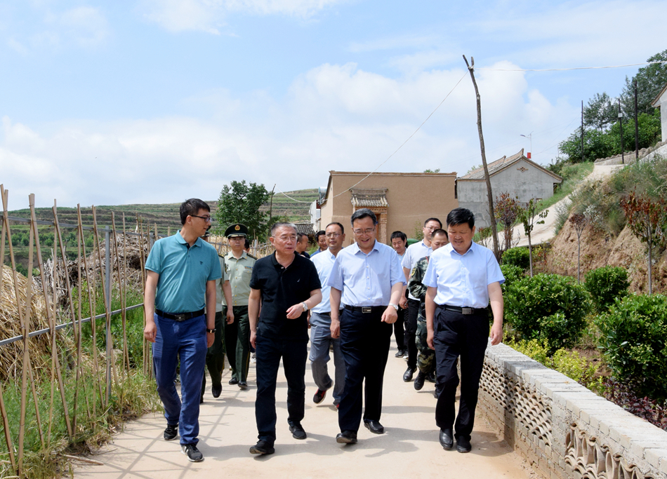 王銳深入麥積區(qū)、甘谷縣掛牌督戰(zhàn)村調(diào)研指導脫貧攻堅工作