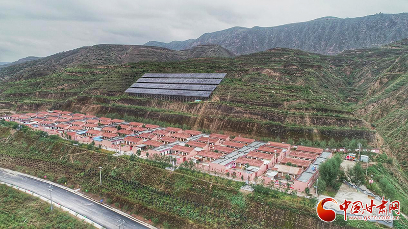 【跟著總書記看甘肅】布楞溝村：水引來了，路修通了，新農(nóng)村建起來了（圖）