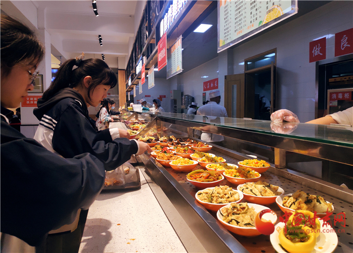 【厲行節(jié)約 反對(duì)浪費(fèi)】文明就餐立制度 西北師范大學(xué)附屬中學(xué)這樣落實(shí)光盤行動(dòng)