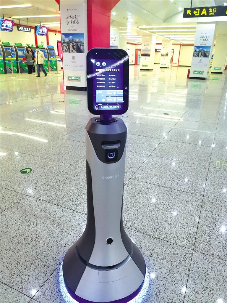 智能機器人小豹亮相當地鐵擁有人工智能，智慧出行離我們還遠嗎？