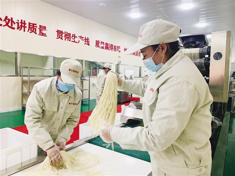 蘭州市規(guī)?；懊鏃l加工項(xiàng)目”投入運(yùn)營 將配送到市區(qū)280多家直營店