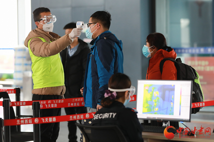 回家路上，請配合疫情防控要求 