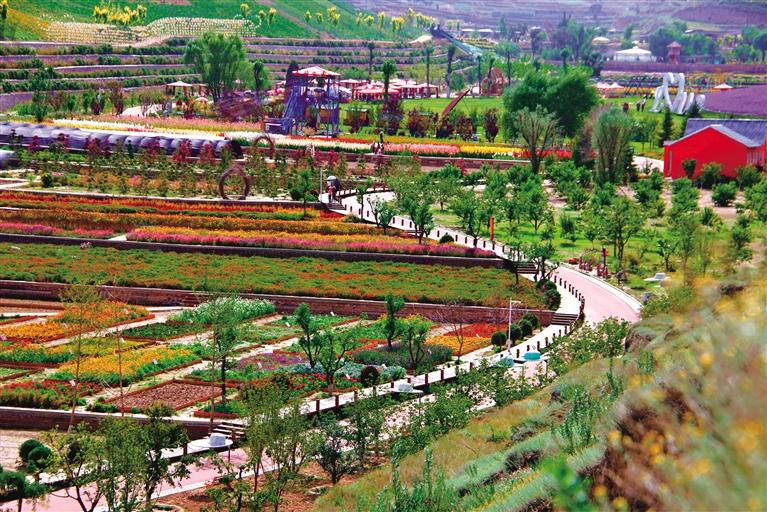 走進(jìn)百個(gè)先進(jìn)黨支部  抓實(shí)黨建聚合力 先鋒引領(lǐng)促發(fā)展 李家莊“黨建+”唱響鄉(xiāng)村振興最強(qiáng)音