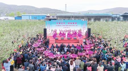 隴南禮縣舉辦“學(xué)黨史·感黨恩·賞花?！むl(xiāng)村游”活動(dòng)