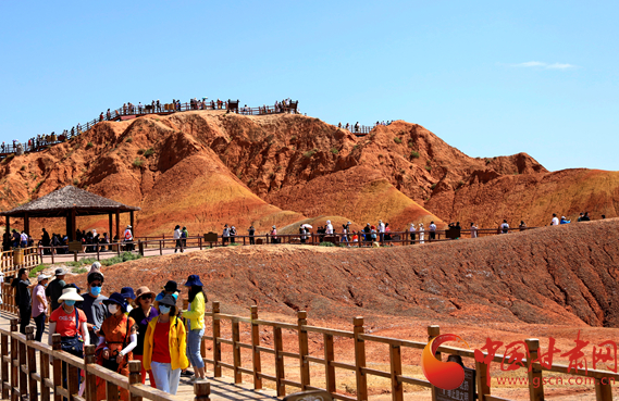 端午假期張掖共接待游客87.05萬人次，實(shí)現(xiàn)旅游收入4.64億元