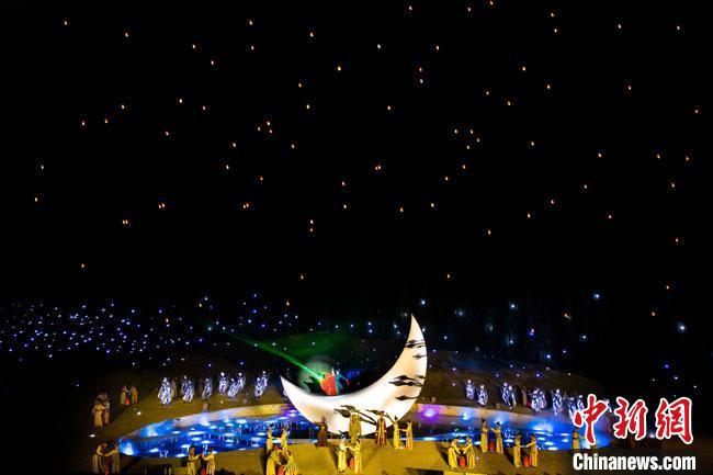 圖為大型沙漠實(shí)景演出《敦煌盛典》演出劇照。(資料圖) 敦煌市委宣傳部供圖