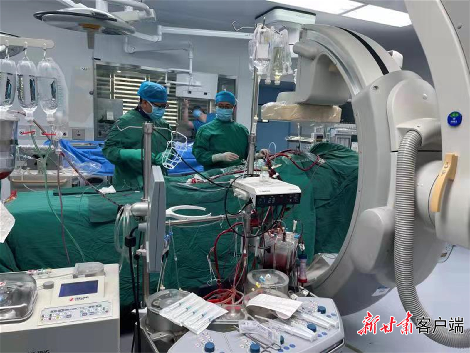 填補省內(nèi)空白，蘭大一院連續(xù)完成“一站式”雜交手術(shù)