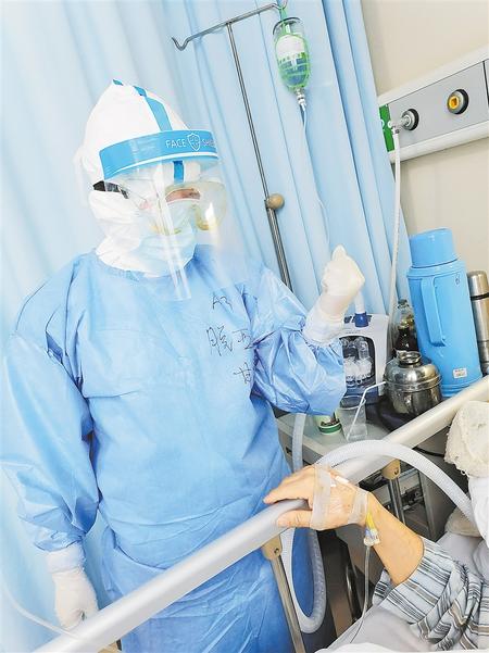 白衣天使 逆風(fēng)綻放——記第48屆南丁格爾獎獲得者、慶陽市人民醫(yī)院重癥監(jiān)護室護士長脫亞莉