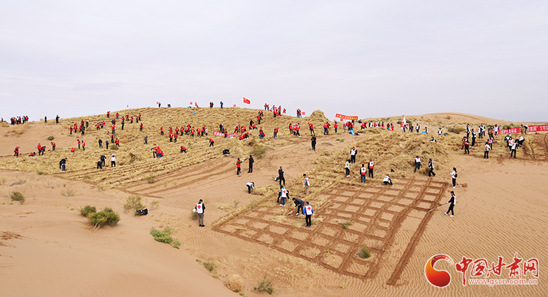 甘肅省委宣傳部、省文明辦、省志愿服務(wù)聯(lián)合會(huì)在古浪縣舉行壓沙主題文明實(shí)踐志愿服務(wù)活動(dòng)