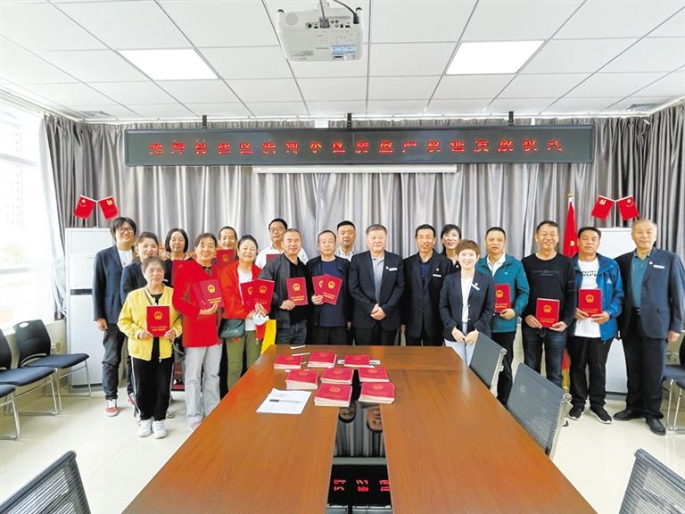 蘭州廣武門街道光輝村社區(qū) 91戶居民終于拿到了房產(chǎn)證！