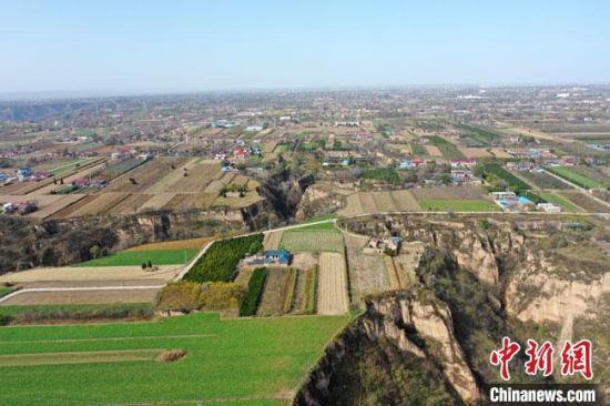 圖為位于甘肅省慶陽市西峰區(qū)境內(nèi)的南佐遺址地貌。(資料圖) 甘肅省文物局供圖