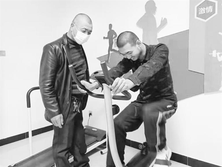 父愛如山！張掖高臺殘疾父親悉心照顧殘疾兒子20余年