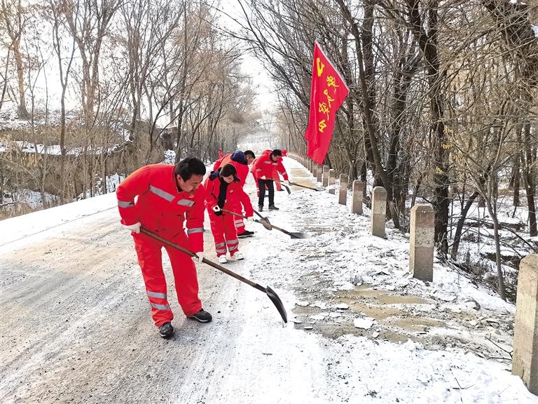 臨夏州東鄉(xiāng)公路段開(kāi)展“打冰防滑、黨員先行”主題黨日活動(dòng)