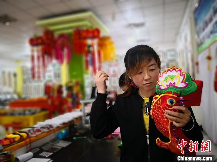 圖為“非遺”產(chǎn)品展示。(資料圖) 魏建軍 攝