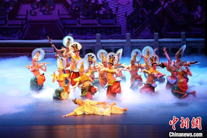 《絲路花雨》在敦煌大劇院演出。(資料圖) 敦煌市委宣傳部供圖