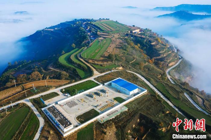 圖為中石油長(zhǎng)慶油田慶陽(yáng)天然氣開發(fā)場(chǎng)站。(資料圖) 慶陽(yáng)市委宣傳部供圖