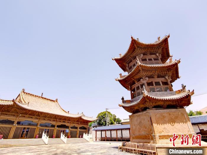 圖為阿河灘清真寺局部。　張?zhí)砀?攝