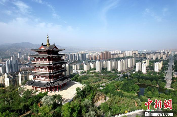 圖為航拍樂都區(qū)朝陽山片區(qū)。　薛蒂 攝