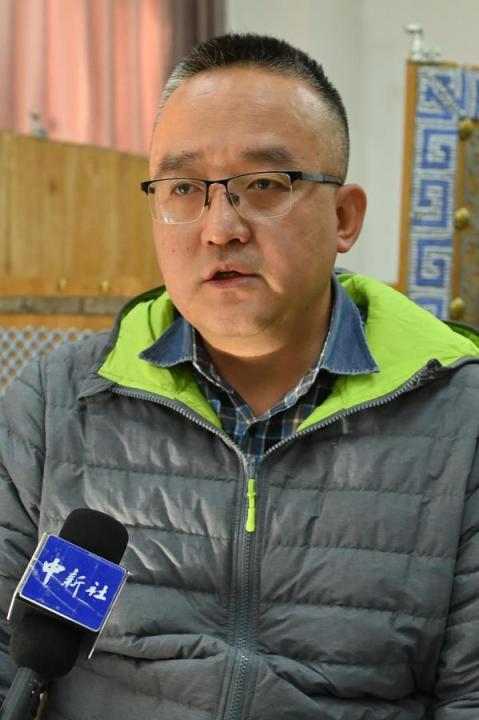 謝焱，甘肅省文物考古研究所副研究館員、考古研究二部主任、田野考古項目負(fù)責(zé)人。主持參與了張家川馬家塬戰(zhàn)國西戎墓地、臨潭磨溝齊家文化墓地等20多項考古調(diào)查、發(fā)掘工作，曾獲得中國國家文物局田野考古二、三等獎，“十二五”文物保護科學(xué)和技術(shù)創(chuàng)新二等獎等榮譽。