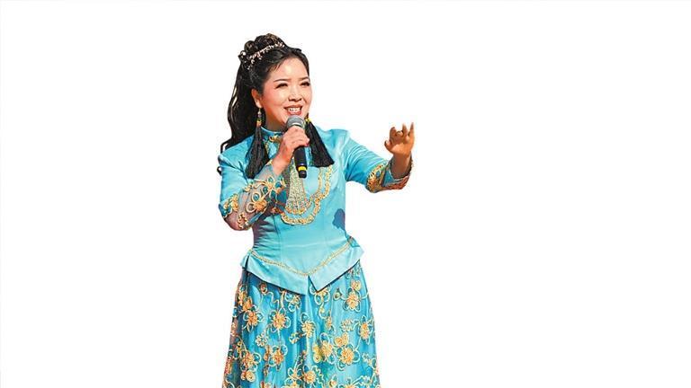 歌手演唱“花兒” 楊宗生