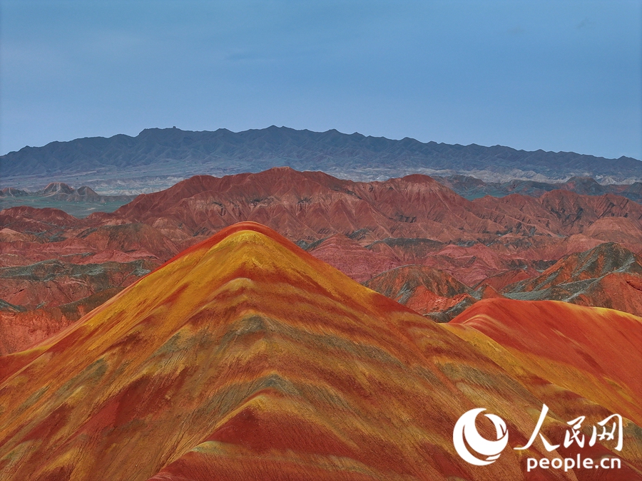 雨后的七彩丹霞，顏色格外艷麗。人民網(wǎng)記者 李根攝