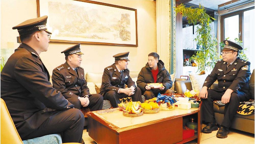 定西安定分局開展警察節(jié)系列慰問(wèn)活動(dòng)