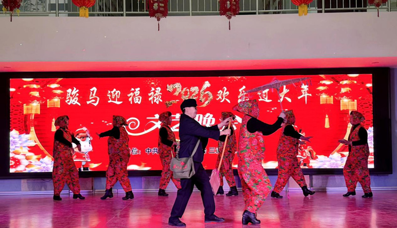 新春走基層丨瓜州村晚好戲連臺