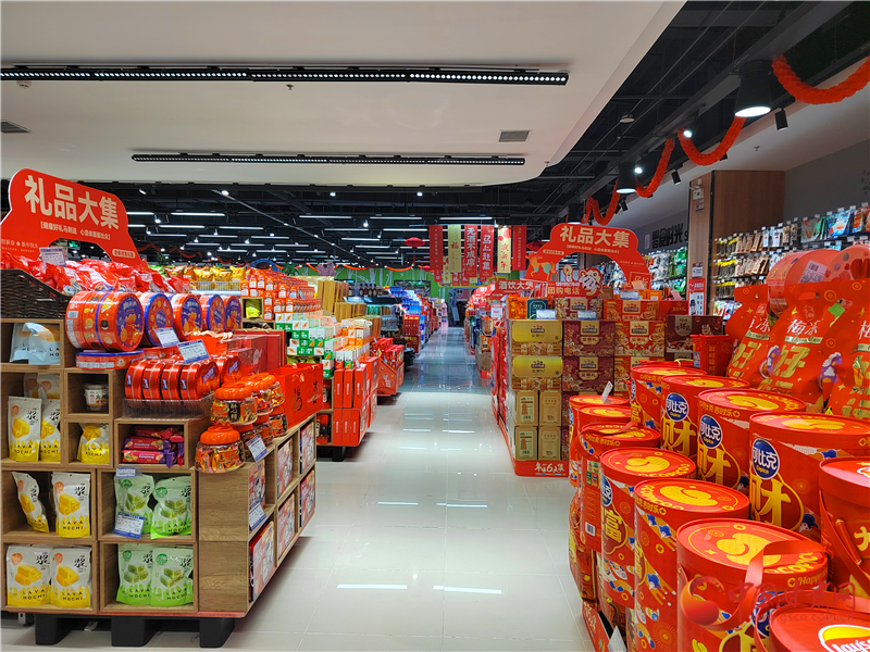 平?jīng)鋈A亭：年貨充盈價平穩(wěn) 商超暖心迎新春
