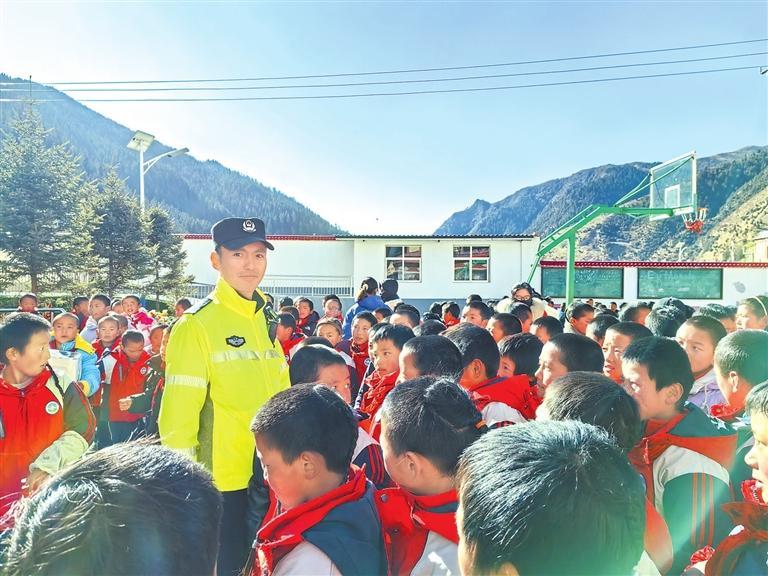 忠誠(chéng)擔(dān)當(dāng) 書寫平安答卷