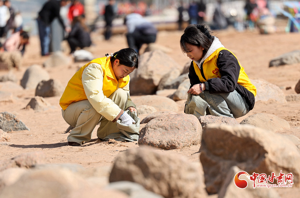 讓志愿紅點亮黃河岸線！蘭州開展保護(hù)母親河主題活動