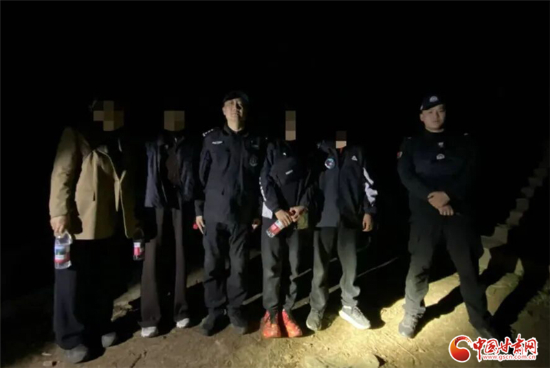 康縣公安深夜成功營(yíng)救